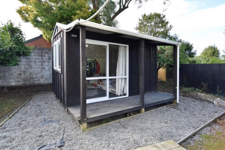 Photo of property in 2/4 Maidstone Road, Ilam, Christchurch, 8041