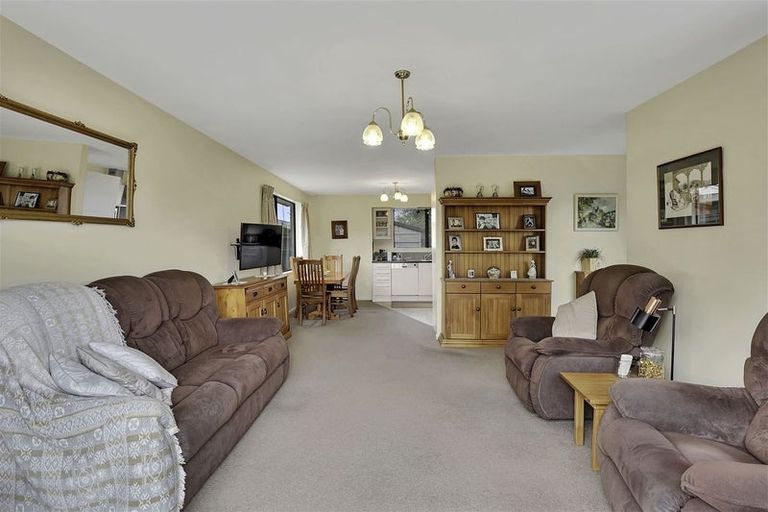 Photo of property in 10a Tamarisk Place, Parklands, Christchurch, 8083