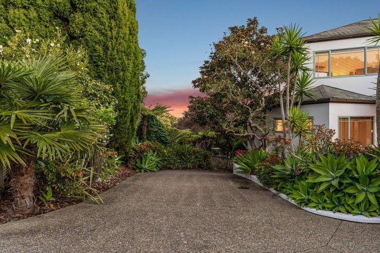 Photo of property in 2/24 Carlisle Road, Browns Bay, Auckland, 0630