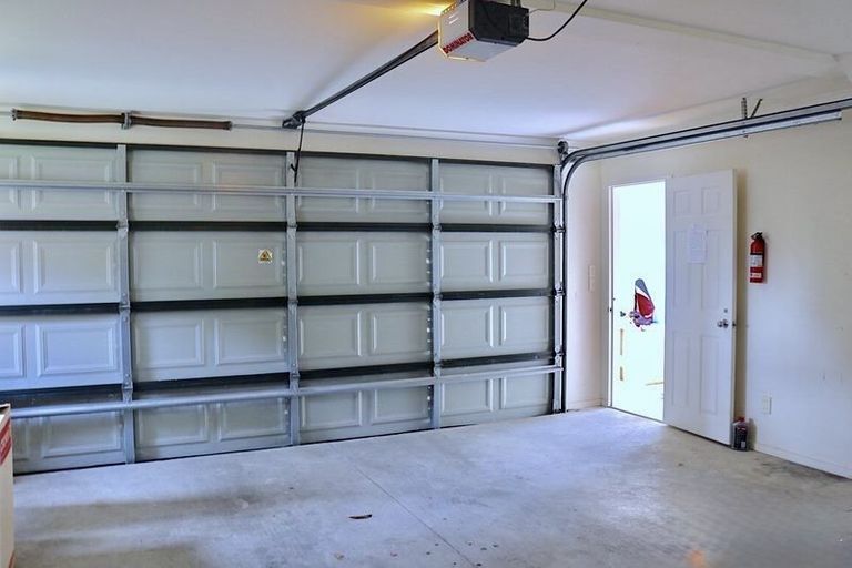 Photo of property in 23 Springside Place, New Lynn, Auckland, 0600