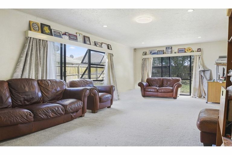 Photo of property in 17 Solveig Place, Randwick Park, Auckland, 2105