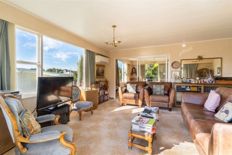 Photo of property in 39 Pioneer Crescent, Helensburgh, Dunedin, 9010