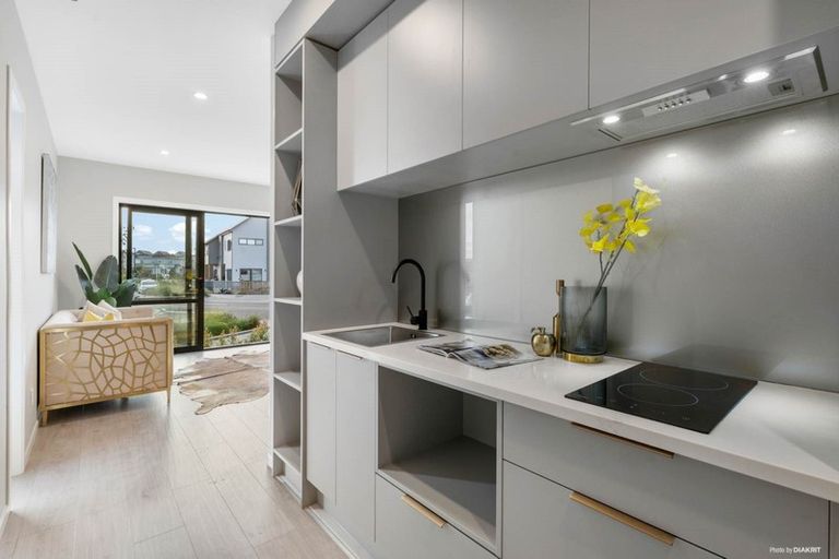 Photo of property in 1 Hea Road, Hobsonville, Auckland, 0616