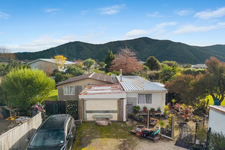 Photo of property in 25a Moana View Road, Waikawa, Picton, 7220