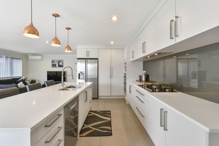 Photo of property in 61 Turnberry Drive, Wattle Downs, Auckland, 2103