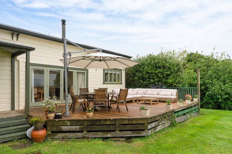 Photo of property in 70 Tokomaru Road East, Tokomaru, Palmerston North, 4474