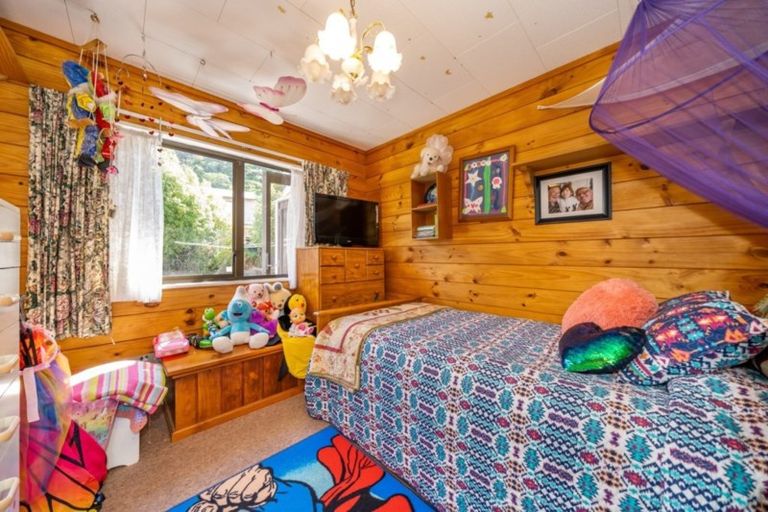 Photo of property in 6 Edmund Lomas Grove, Birchville, Upper Hutt, 5018