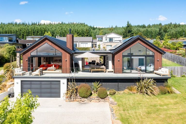 Photo of property in 11 Clutha Place, Wanaka, 9305