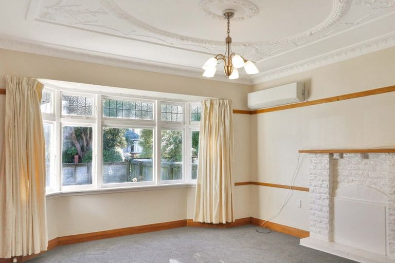 Photo of property in 22 Saint Albans Grove, Woburn, Lower Hutt, 5010