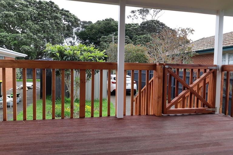 Photo of property in 1a Kiwi Esplanade, Mangere Bridge, Auckland, 2022