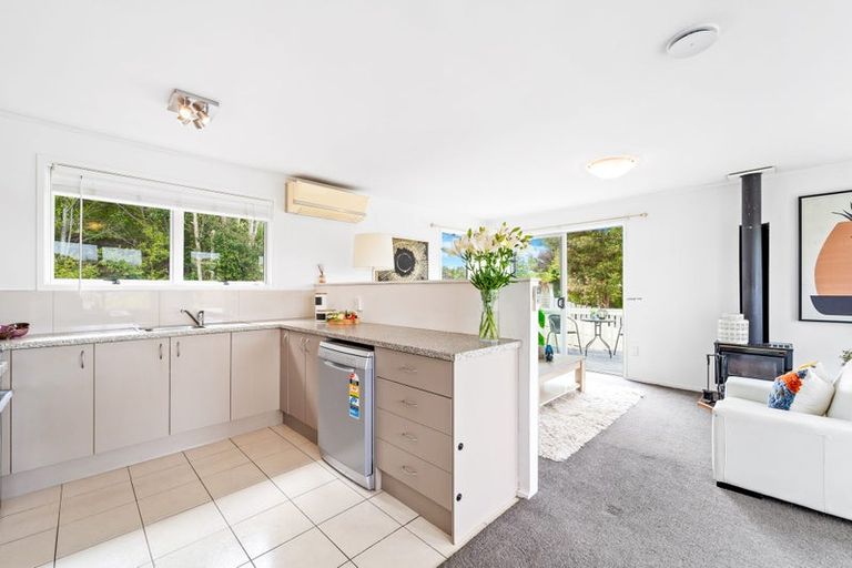 Photo of property in 11 Babington Place, Torbay, Auckland, 0630
