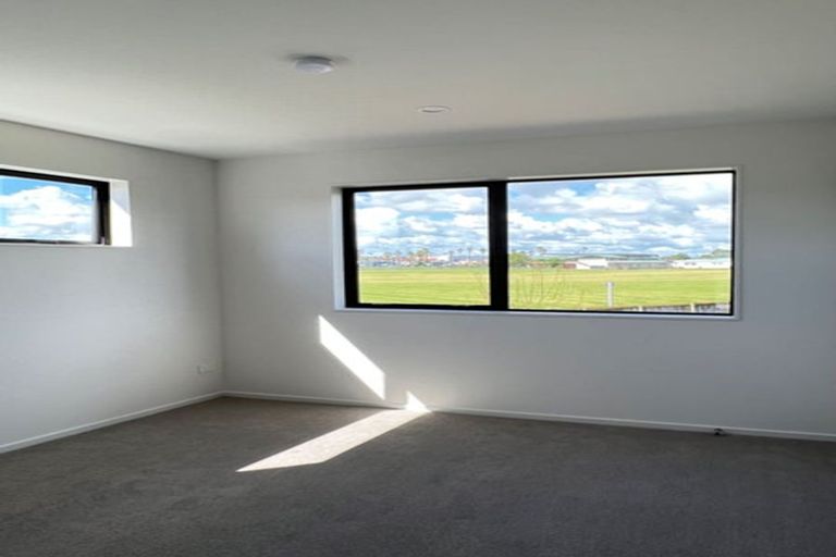 Photo of property in 11e Mandarin Place, Half Moon Bay, Auckland, 2012