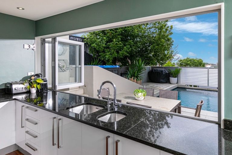 Photo of property in 20a Hebron Road, Waiake, Auckland, 0630