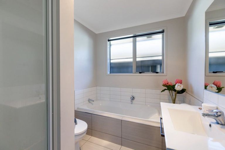 Photo of property in 12 Rire Hau Lane, Pyes Pa, Tauranga, 3112