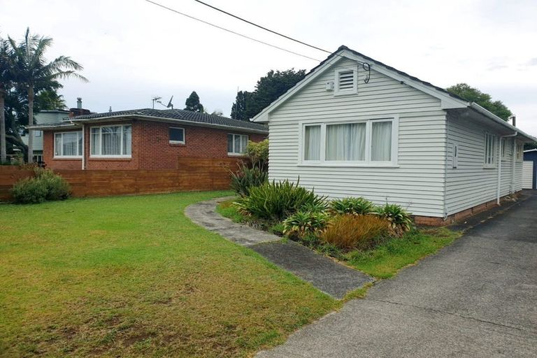 Photo of property in 6 River Road, Te Atatu Peninsula, Auckland, 0610