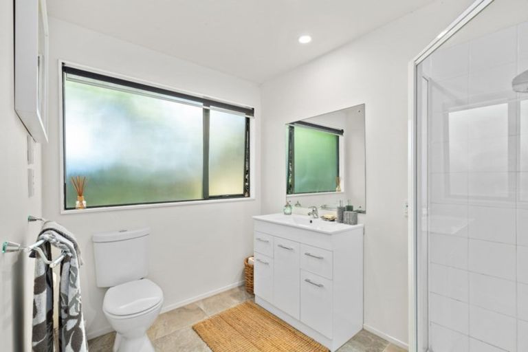 Photo of property in 12 Riverside Drive, Point Wells, 0986