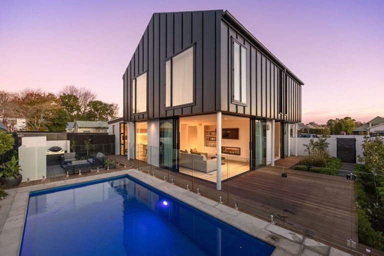 Photo of property in 10a Memorial Avenue, Ilam, Christchurch, 8053