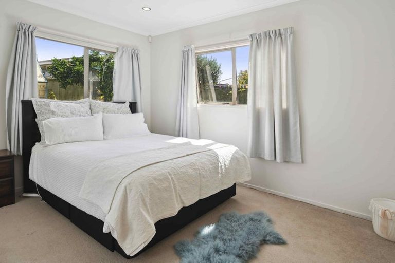 Photo of property in 36 Glenmore Road, Sunnyhills, Auckland, 2010