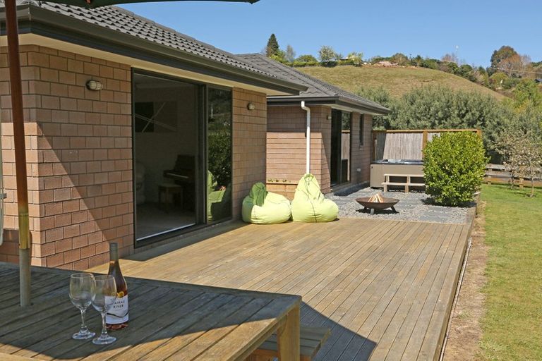 Photo of property in 64 Dalmore Way, Acacia Bay, Taupo, 3385