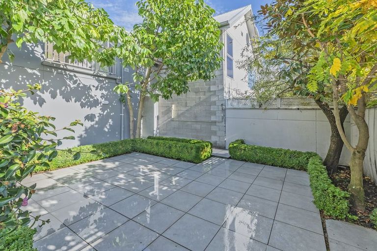 Photo of property in 4/1010 Colombo Street, St Albans, Christchurch, 8014