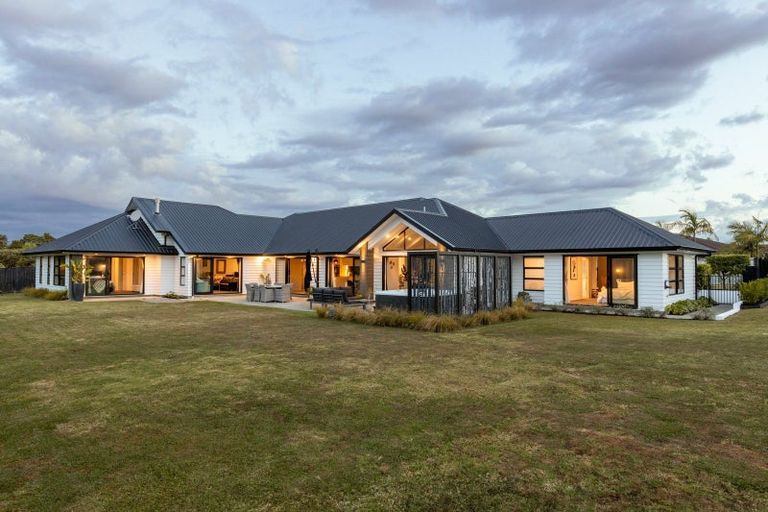 Photo of property in 18 Parlane Drive, Huapai, Kumeu, 0810