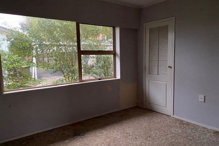 Photo of property in 109 Lincoln Park Avenue, Massey, Auckland, 0614