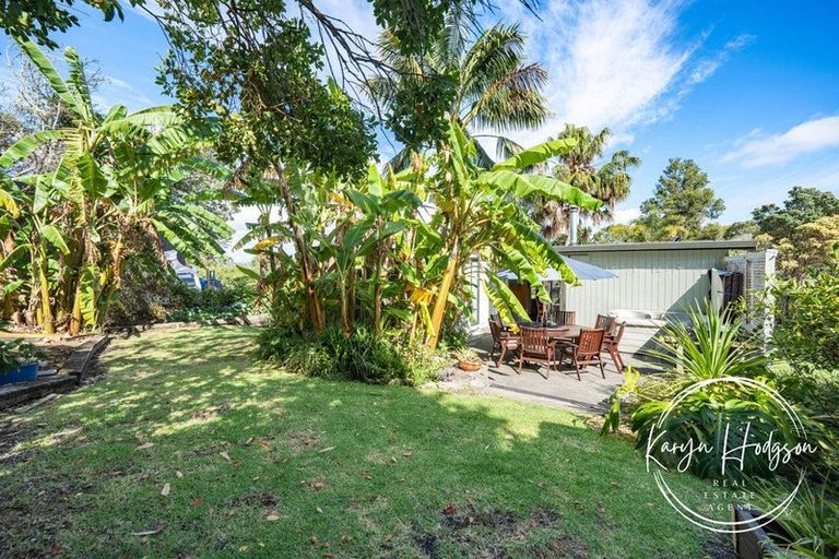 Photo of property in 10 Regent Street, Whakapirau, Maungaturoto, 0583