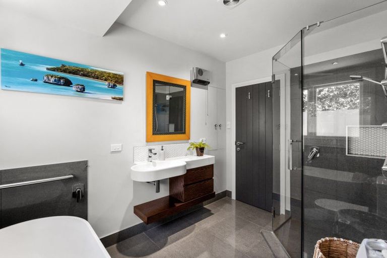 Photo of property in 2 Sealy Road, Bluff Hill, Napier, 4110