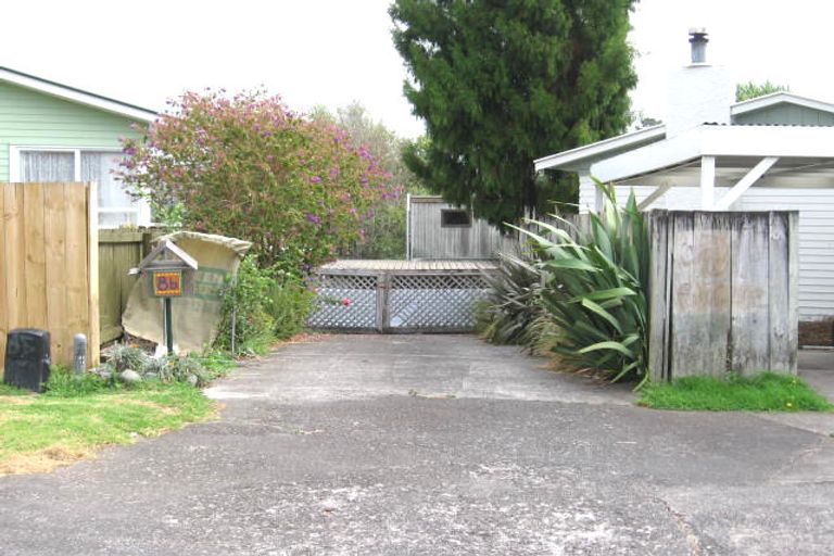 Photo of property in 1/8 Gregg Place, Sunnyvale, Auckland, 0612