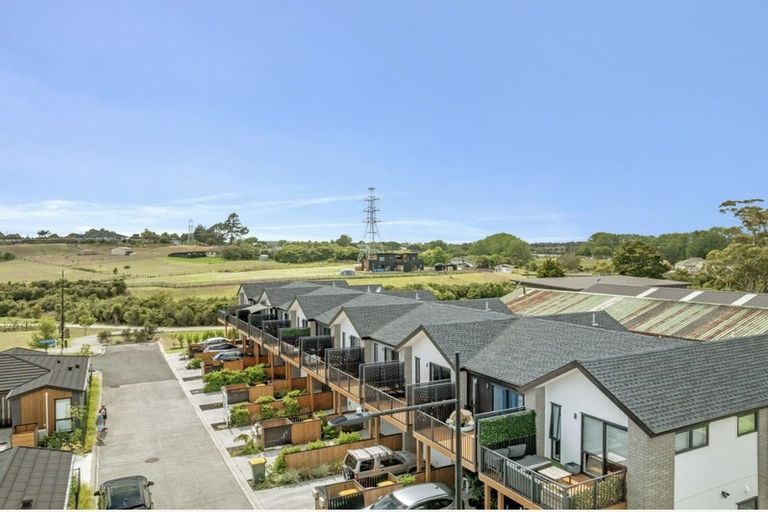 Photo of property in 12 Parenga Lane, Kumeu, 0810