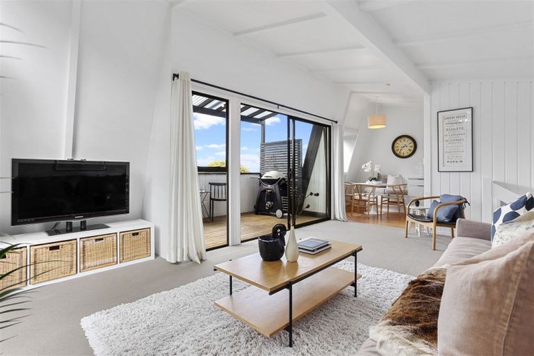 Photo of property in 3/6 Le Roy Terrace, Birkenhead, Auckland, 0626