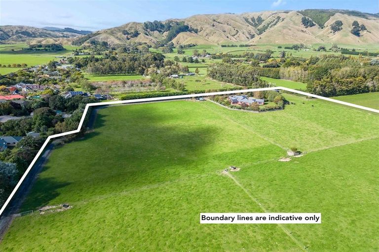 Photo of property in 62 School Road, Te Horo, Otaki, 5582