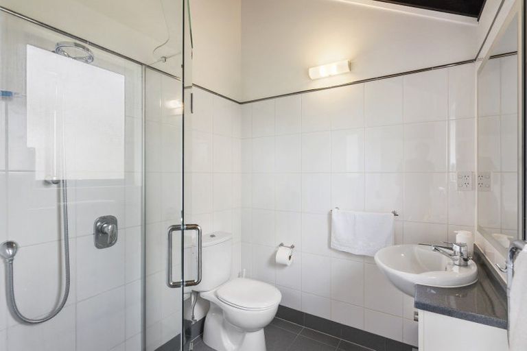 Photo of property in 33 Marina View Drive, West Harbour, Auckland, 0618