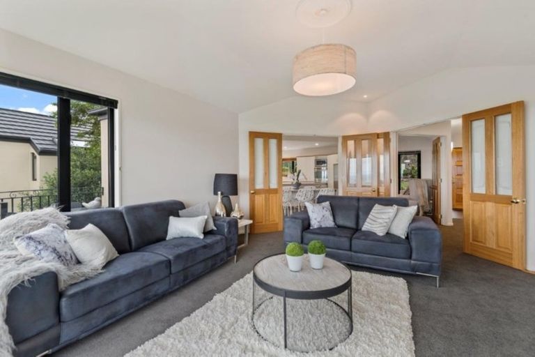 Photo of property in 2/272 Major Hornbrook Road, Mount Pleasant, Christchurch, 8081