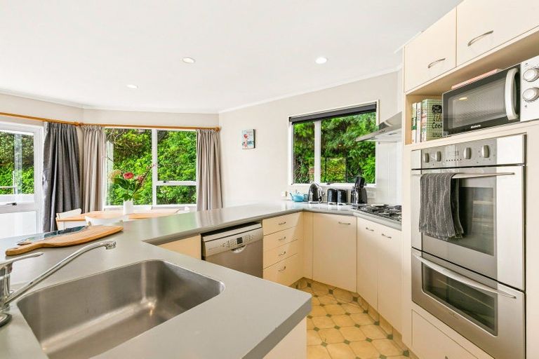 Photo of property in 5 Erskine Close, Island Bay, Wellington, 6023