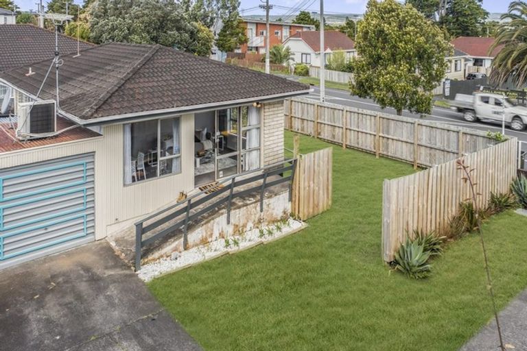 Photo of property in 1/24 Alfriston Road, Manurewa East, Auckland, 2102