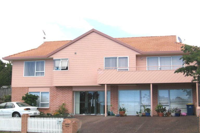 Photo of property in 24 Crestview Place, Browns Bay, Auckland, 0630