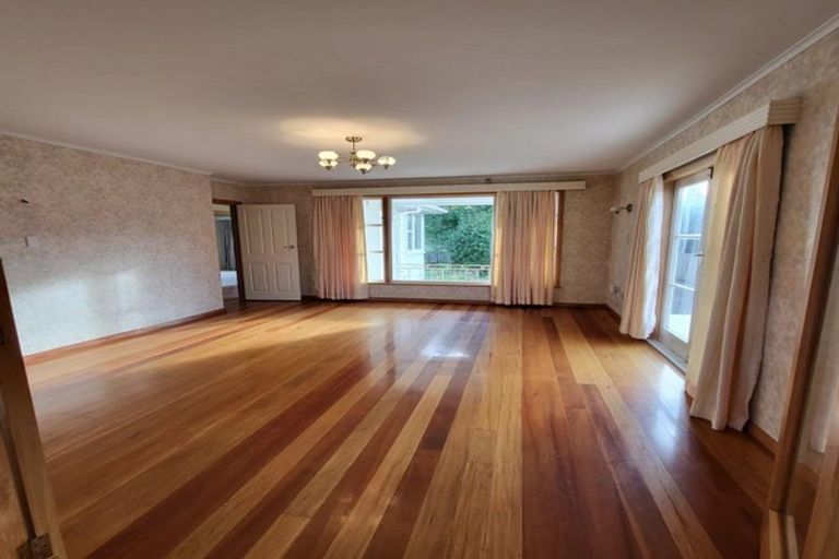 Photo of property in 124 Cambridge Terrace, Fairfield, Lower Hutt, 5011