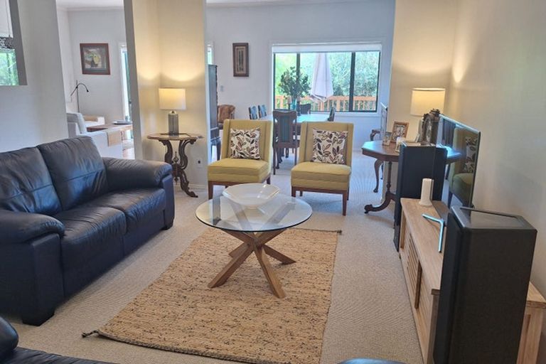 Photo of property in 44 Parkwood Crescent, Gulf Harbour, Whangaparaoa, 0930