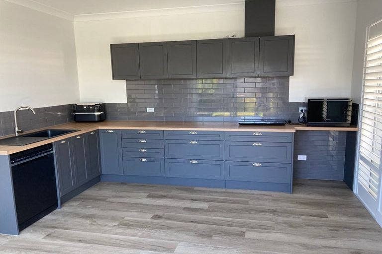 Photo of property in 13 Waitemata Drive, One Tree Point, 0118