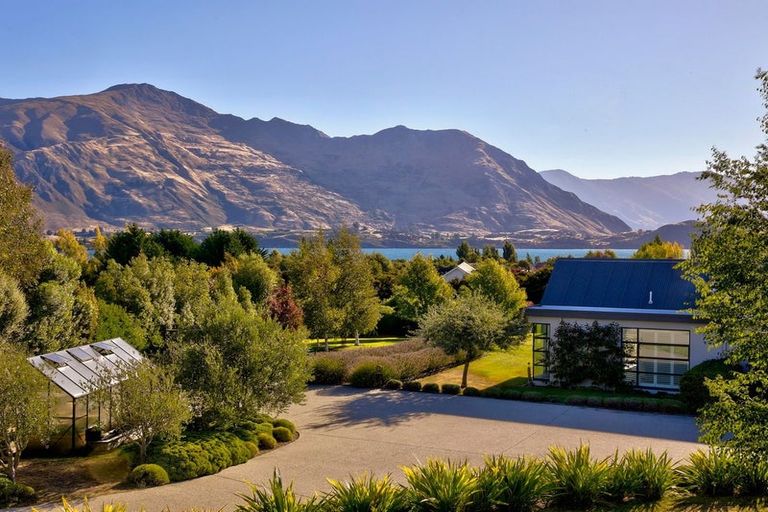 Photo of property in 251 Beacon Point Road, Wanaka, 9305