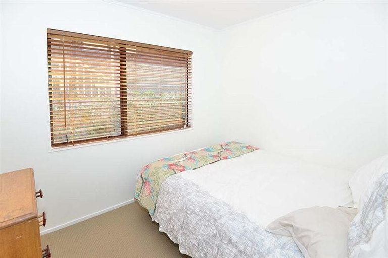 Photo of property in 2/20 Valecrest Place, Bayview, Auckland, 0629