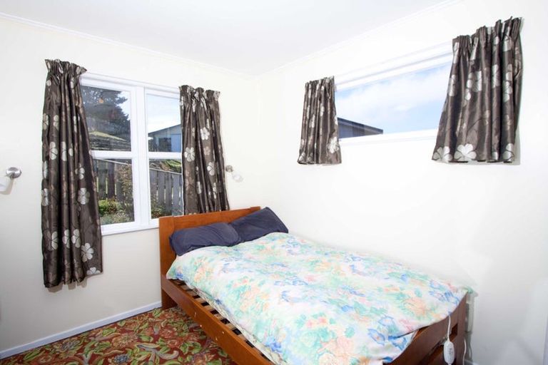 Photo of property in 22 Stewart Drive, Newlands, Wellington, 6037
