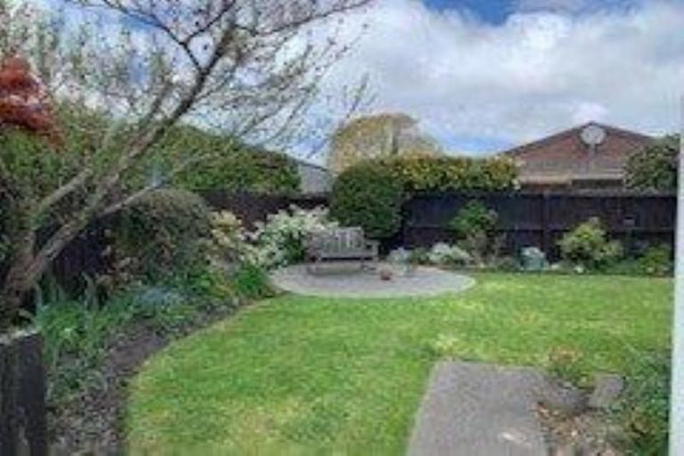 Photo of property in 2/38 Delaware Crescent, Russley, Christchurch, 8042
