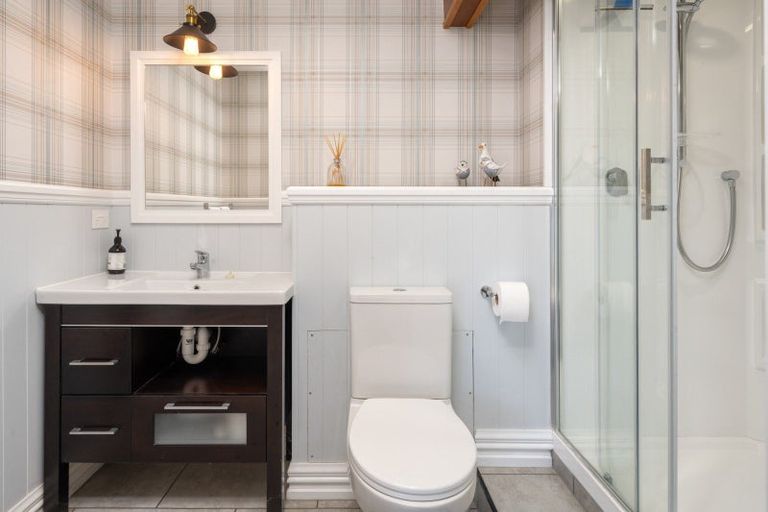 Photo of property in 5 Taranaki Street, Picton, 7220