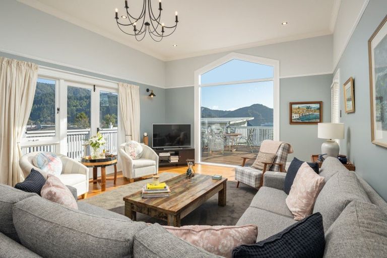 Photo of property in 5 Taranaki Street, Picton, 7220