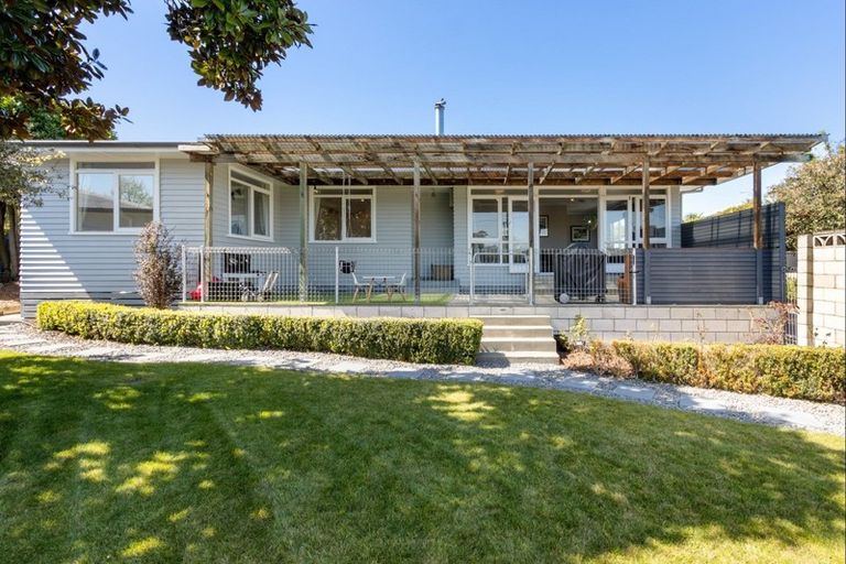 Photo of property in 17 Gardiner Place, Havelock North, 4130