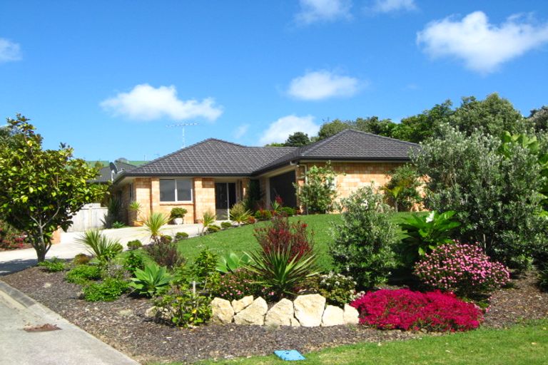 Photo of property in 2 Javelin Close, Gulf Harbour, Whangaparaoa, 0930