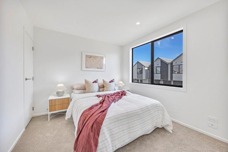 Photo of property in 2/21 Makomako Drive, Orewa, 0931