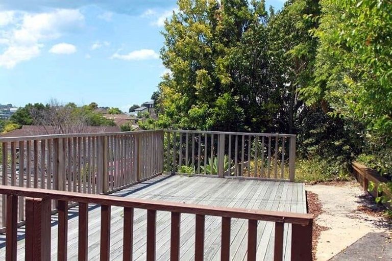 Photo of property in 29 Santiago Crescent, Unsworth Heights, Auckland, 0632